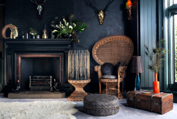 Paduan antara gaya boho dan sentuhan glamor yang elegan